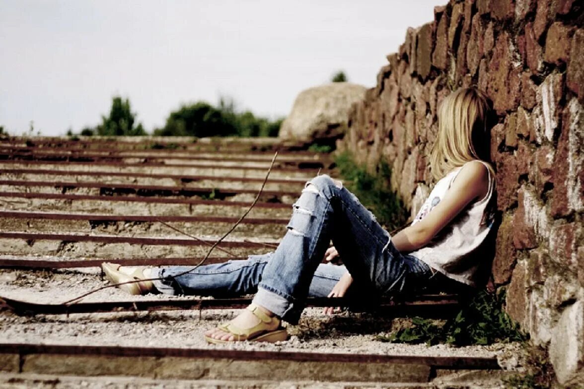 Бросила девушка люблю ее. Бросила девушка люблю ее. Если бросила девушка. Бросила девушка люблю ее. Меня бросили.