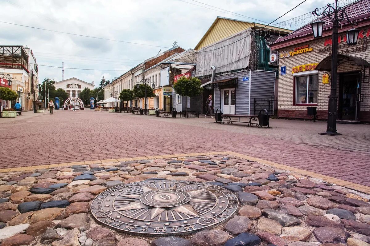 Где в калуге можно сделать. Театральная улица Калуга. Калуга Театральная площадь Арбат. Калужский Арбат в Калуге. Калуга пешеходная улица Театральная.