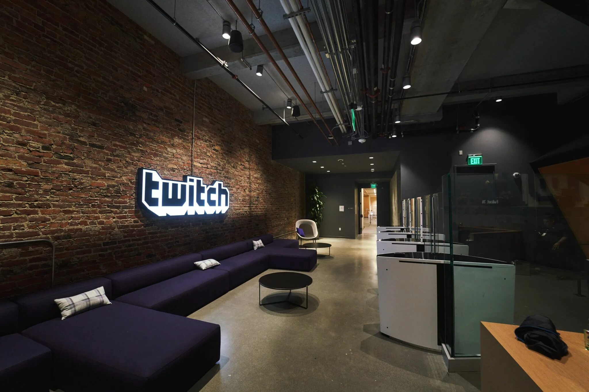 Updating twitch. Главный офис твич. штаб квартира twitch. офис twitch в россии. штаб твича.