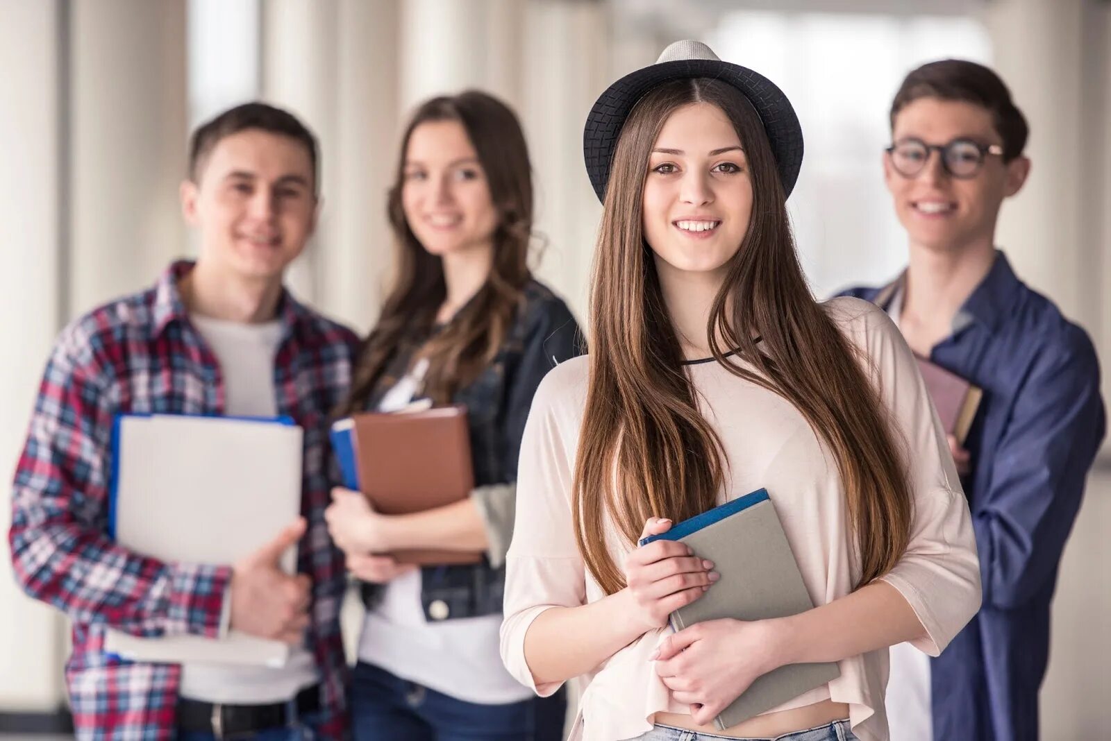 Students coming from. Студенты колледжа. Учеба в вузе. Фотосессия студентов. Поступление в университет.