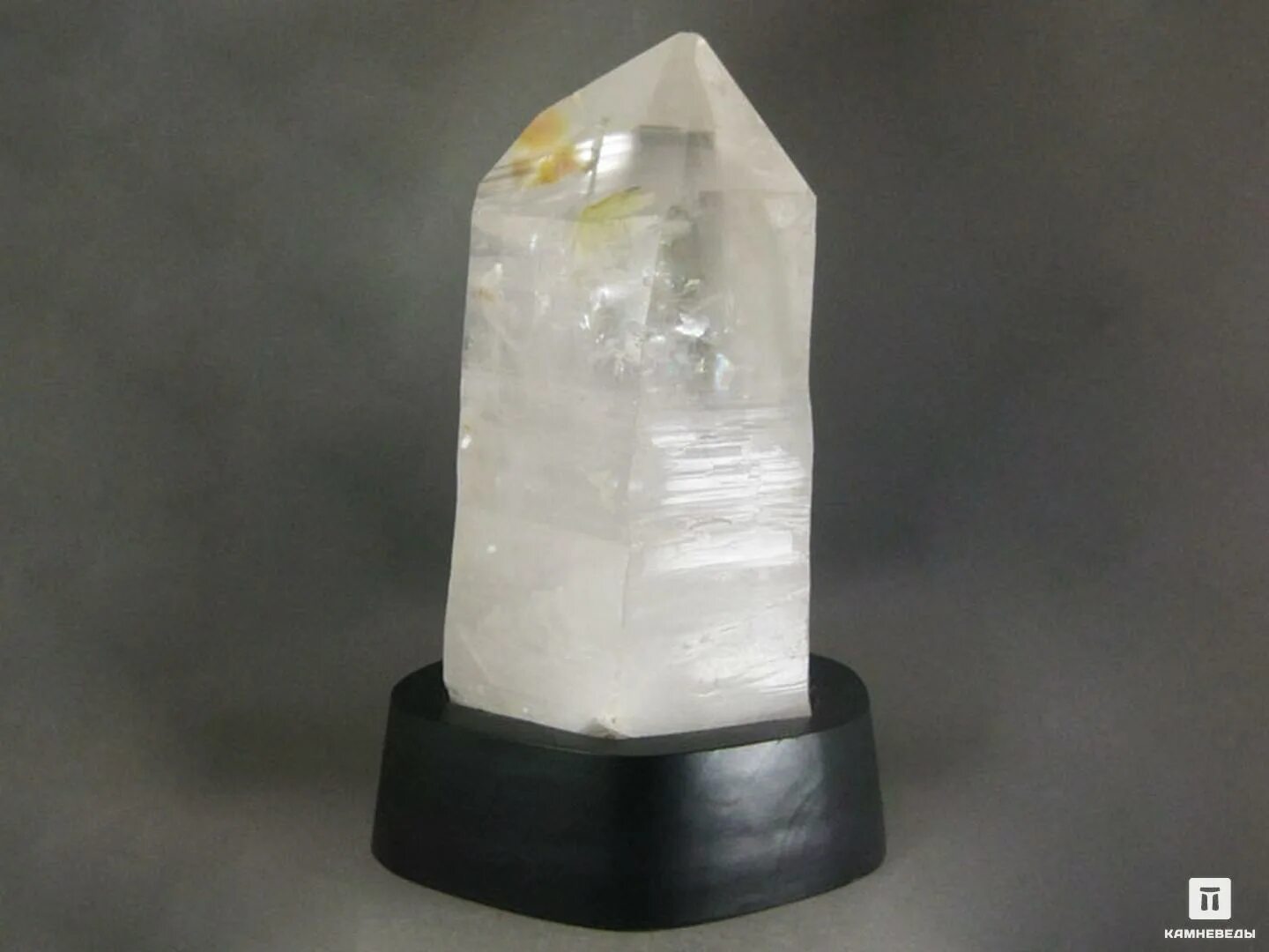 Кристалл 19. Кварц и хрусталь хекимкр. Наконечник на карниз кристалл. Горный кристалл 19 л. Кристаллы воды.