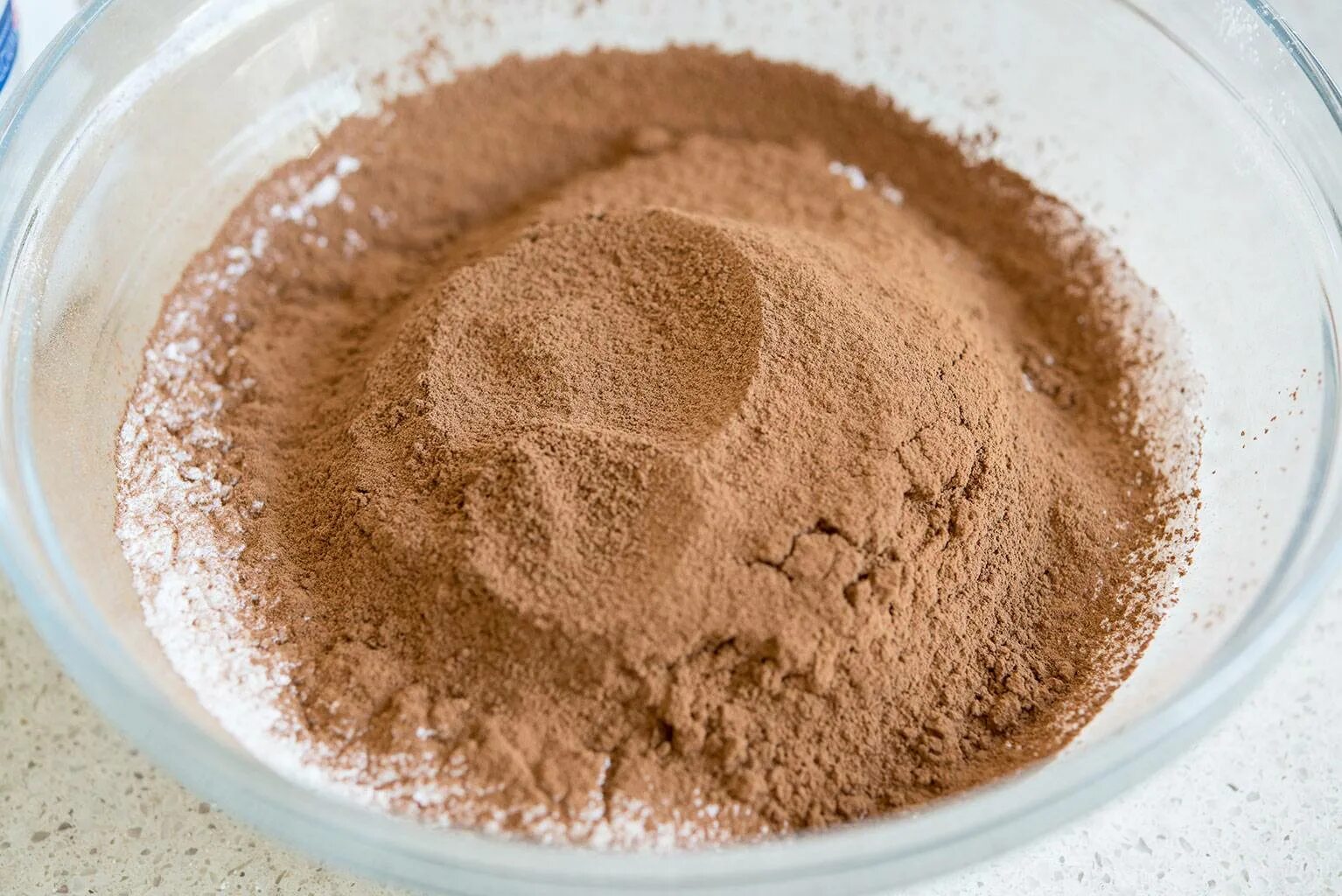 Какао-порошок. Сахарная пудра, 200 гр. Порошок коричневого цвета. Какао сухое.
