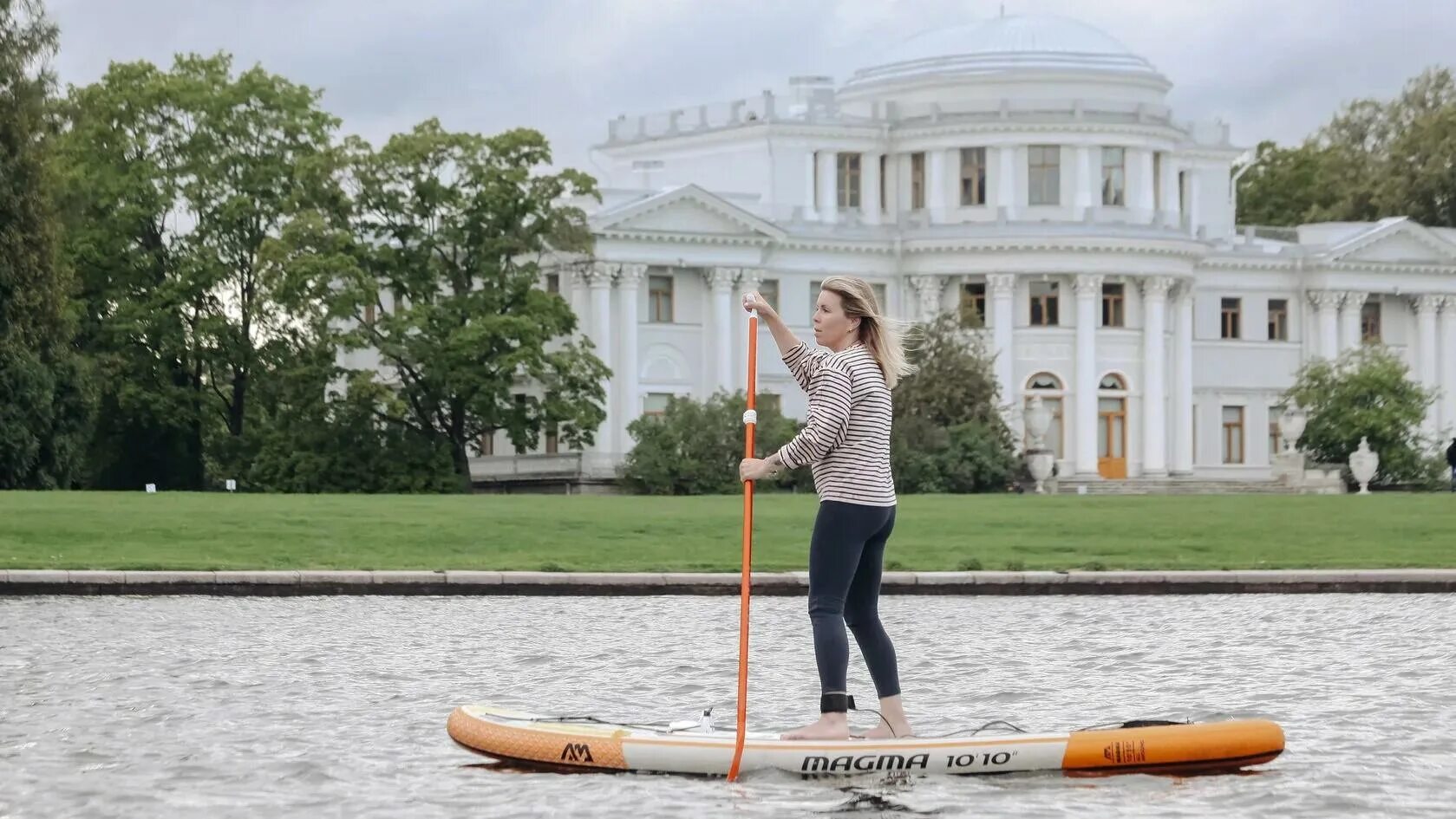 Сап в питере по каналам. Прогулка на сапах спб. Прогулка на сапах. Прогулка на сапах москва. Лахта сап прогулка.