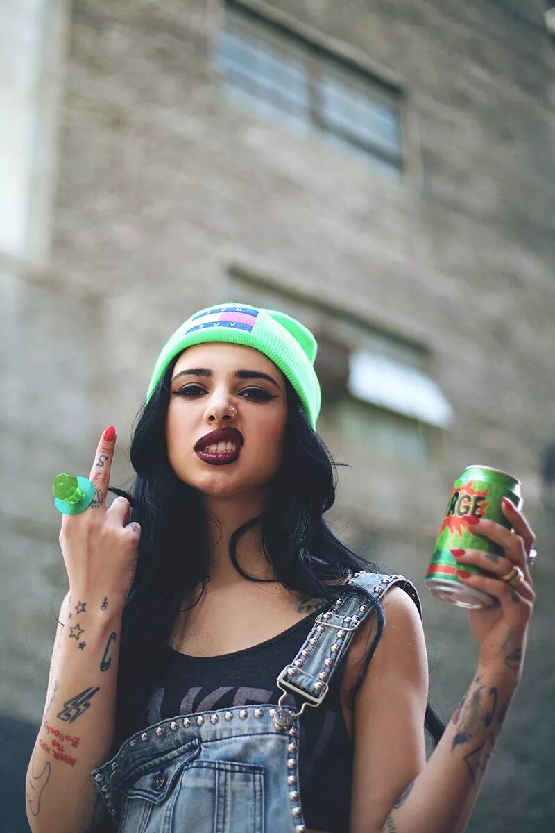 дерзкая девушка. макс твейн киберпанк. красивые дерзкие девушки. дерзкие 3. дерзкие 3.