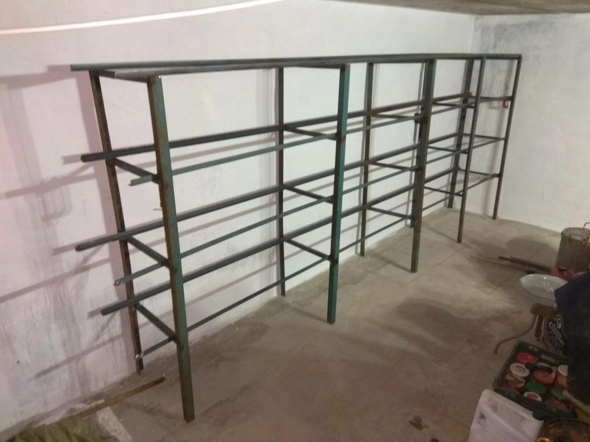 Стеллаж в гараж из профильной трубы. Стеллаж металлический из профильной трубы. Полки в гараже из профильной трубы. Стеллаж в гараж из профильной трубы. Стеллаж в гараж из профильной трубы.