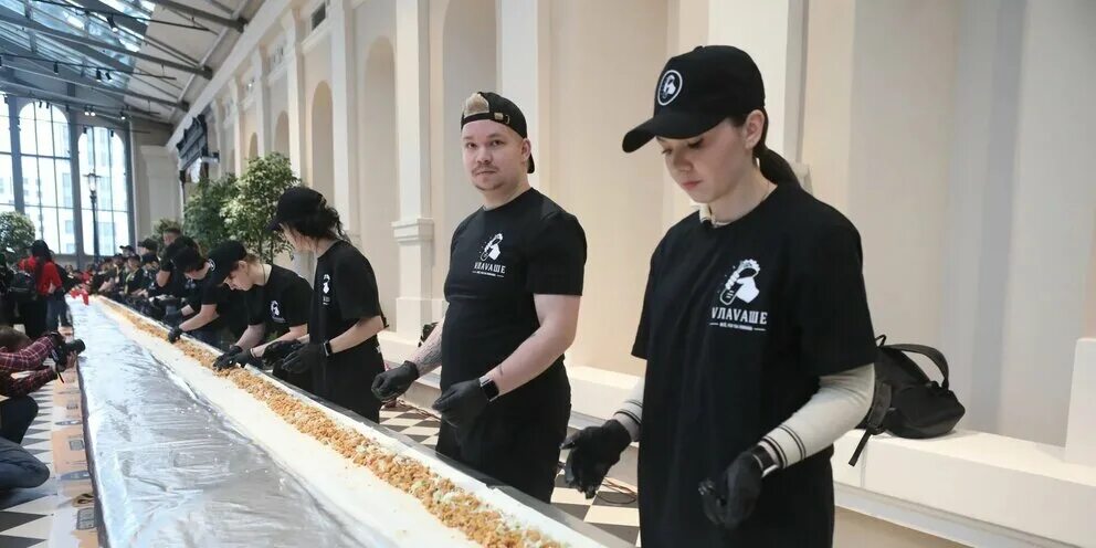 Самый длинный. Самый большой кебаб. Огромный кебаб. Самый большой шаурма в мире. Мировой рекорд по шаурме.