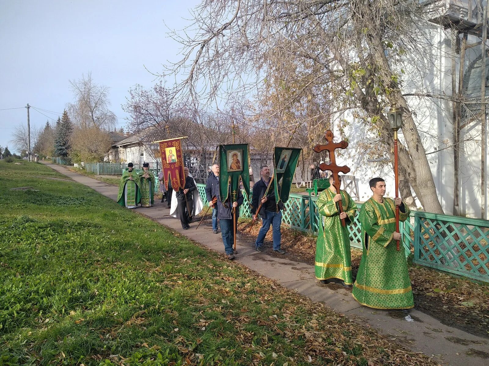 Церковный праздник сегодня 5. С праздником Сергия Радонежского 8 октября. Бородино храм Трапеза экскурсии. Церковный праздник вчера. Религиозный праздник сегодня.