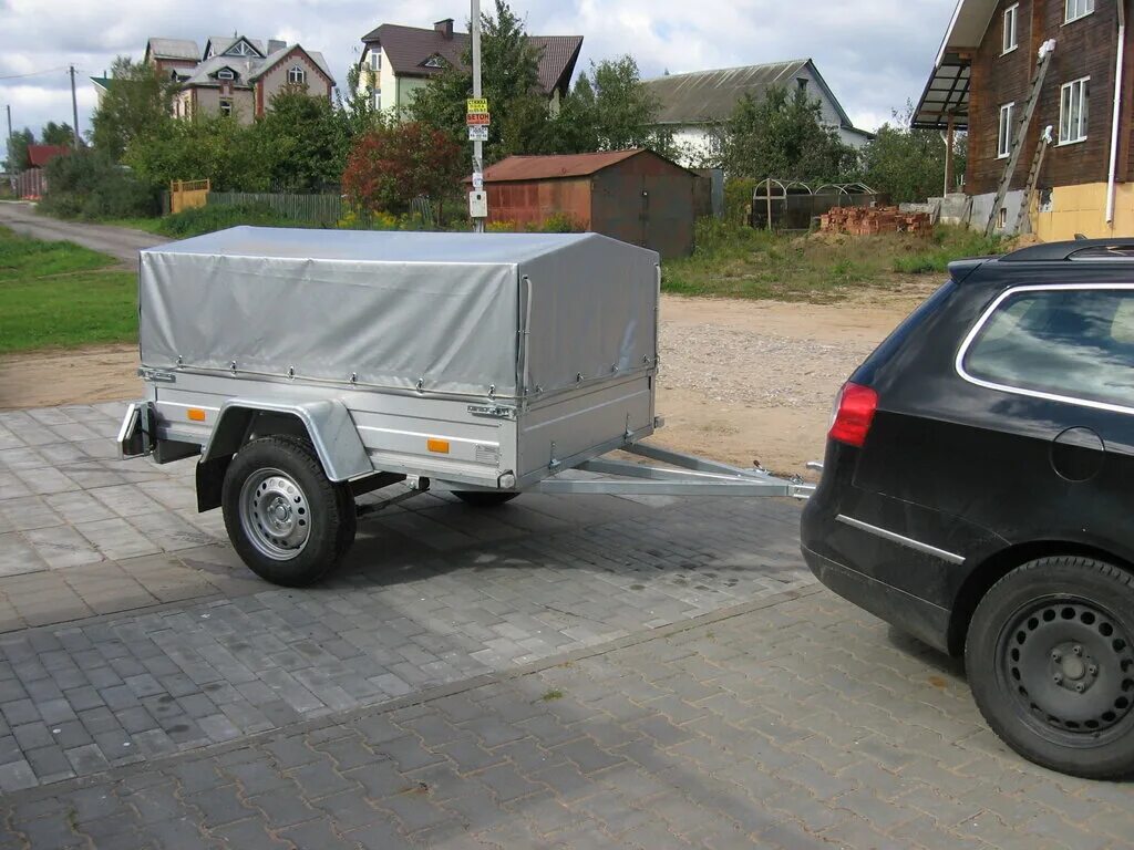 Прокат прицепов. Реклама на легковом прицепе. Надписи на тент прицепа. Взять прицеп в аренду. Аренда прицепа.