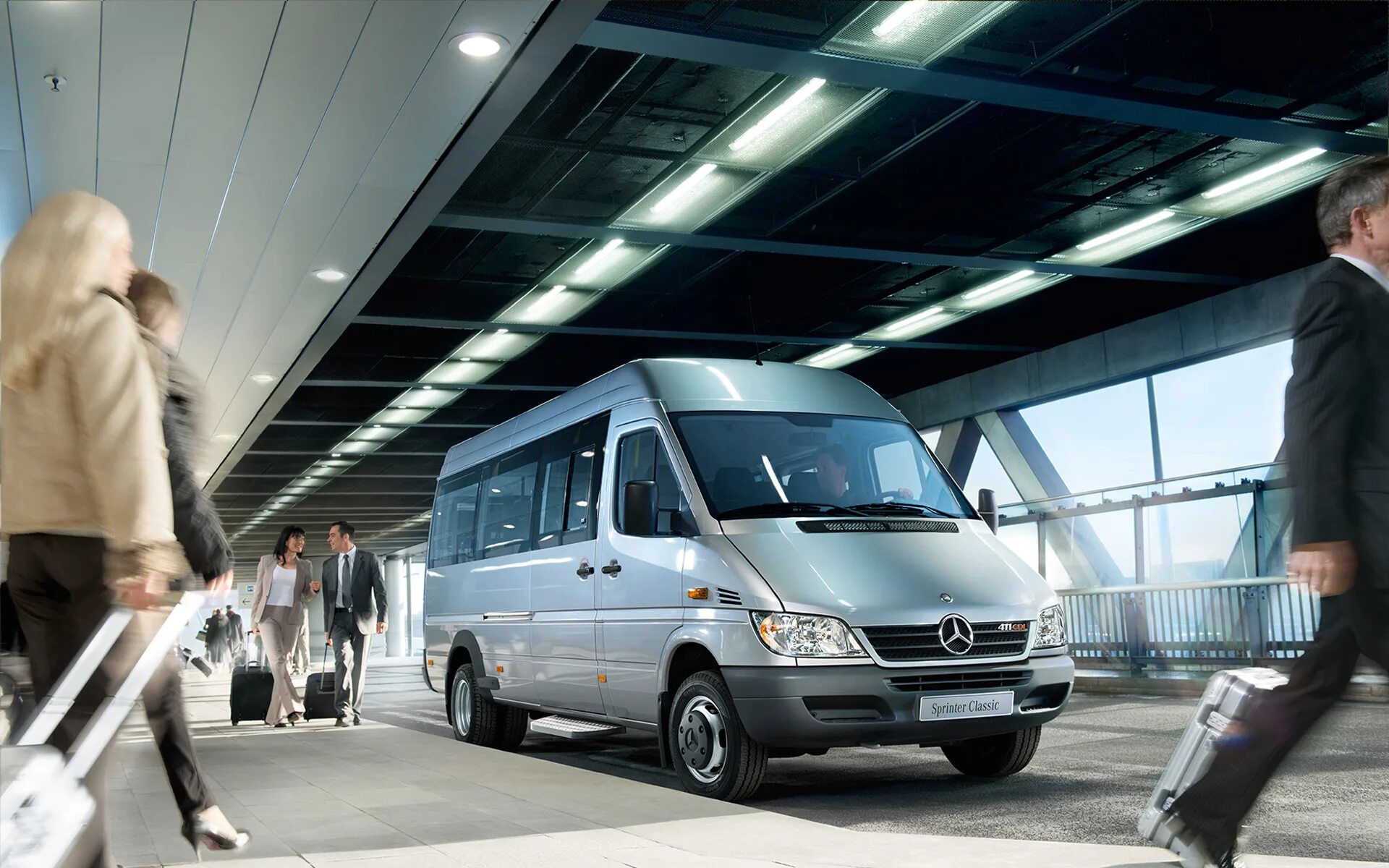 Mercedes Benz Sprinter Classic. Мерседес Бенц Спринтер Классик. Трансфер Мерседес Спринтер. Микроавтобус Мерседес Спринтер.