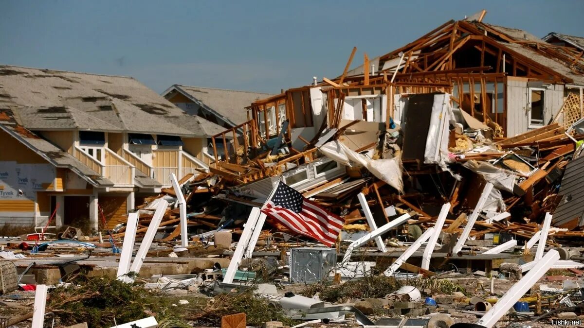 Последствия урагана в США. Разрушения от урагана. Разрушенные дома в Америке.