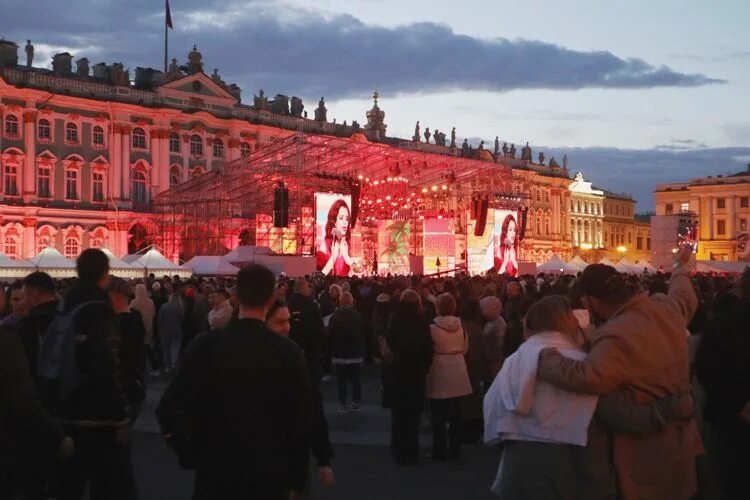 Дворцовая площадь в санкт-петербурге праздник. Классика на дворцовой 2022. Питер 2021. Выпускной в санкт петербурге алые паруса. Мероприятия в санкт петербурге вечером.