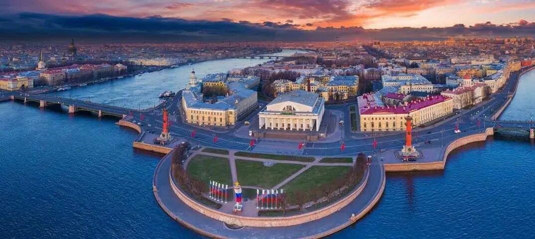 В элитных локациях Петербурга - новые лидеры. Васильевский остров стал вторым по