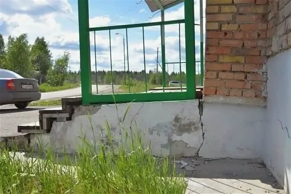 Фундамент для пристроя к садовому домику. Отходит пристройка от гаража. Стяжка кирпичного дома. Стягивание домов металлическим каркасом. Отходит пристройка.