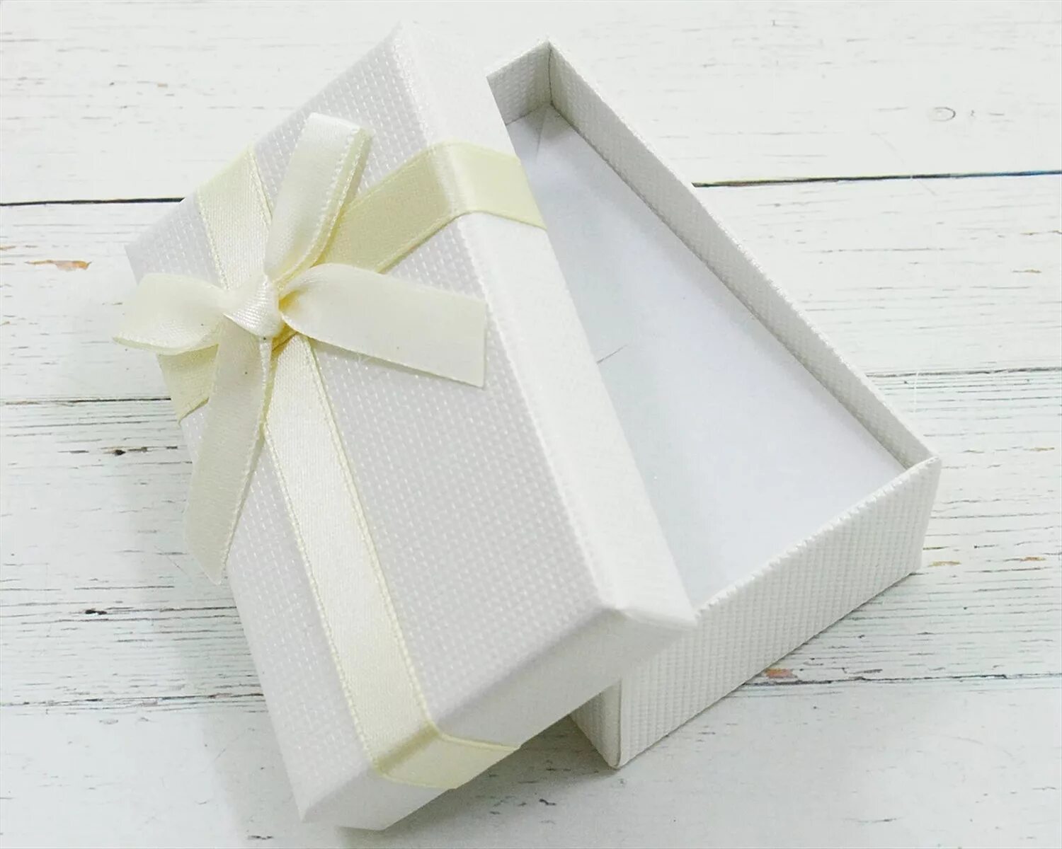 подарочные коробки фиолетовые. подарочные коробки 5 штук. подарочная коробка 12х12х20. подарочная коробка из плотного картона. коробочка для украшений подарочная.