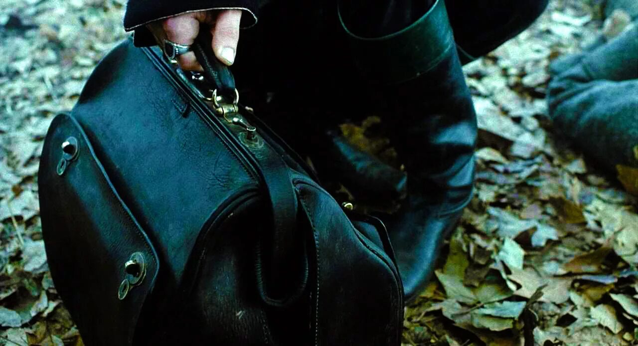 саквояж доктора чехова. саквояж капоне. найден саквояж. саквояж фильм нюхач. найден саквояж.