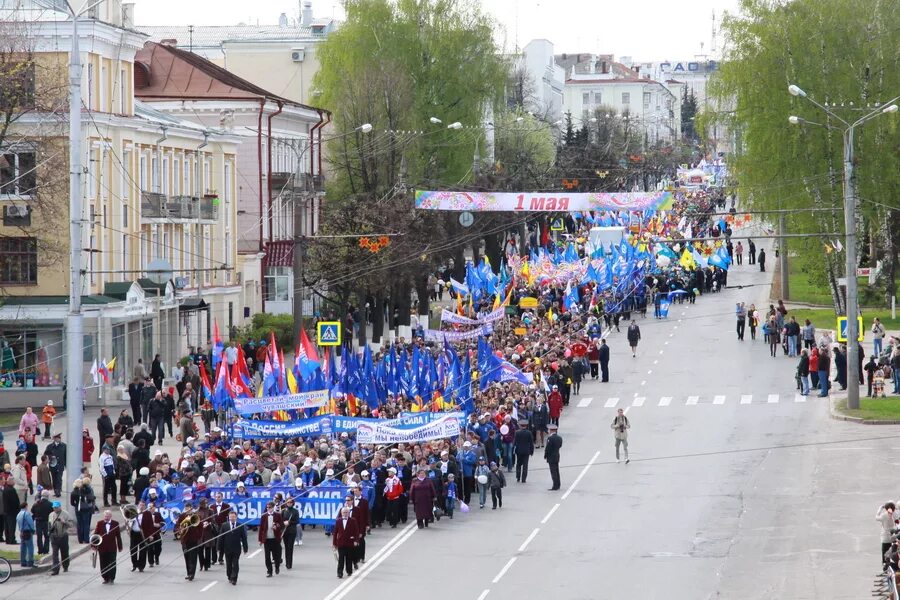 Первомайское праздничное шествие Чебоксары. Первомайская демонстрация 2022 Чебоксары. Украшение колонны на 9 мая. 1 мая чебоксары