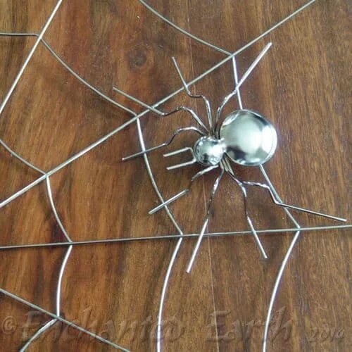Паутина из металла. Кованый паук с паутиной. Паутина из проволоки. Паучок из проволоки.