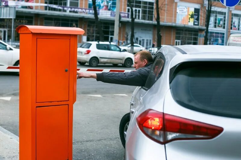 Платная парковка автомат. Работа парковщика в краснодаре. Aps стоянки. Как находят машины должников. Красная 174/3 краснодар.