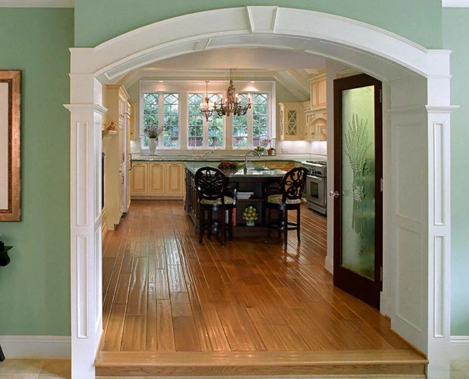 Арка на кухню вместо двери. Прованс дверная арка. Арочный проем на кухню. Красивые арки межкомнатные. Красивые арки в доме.