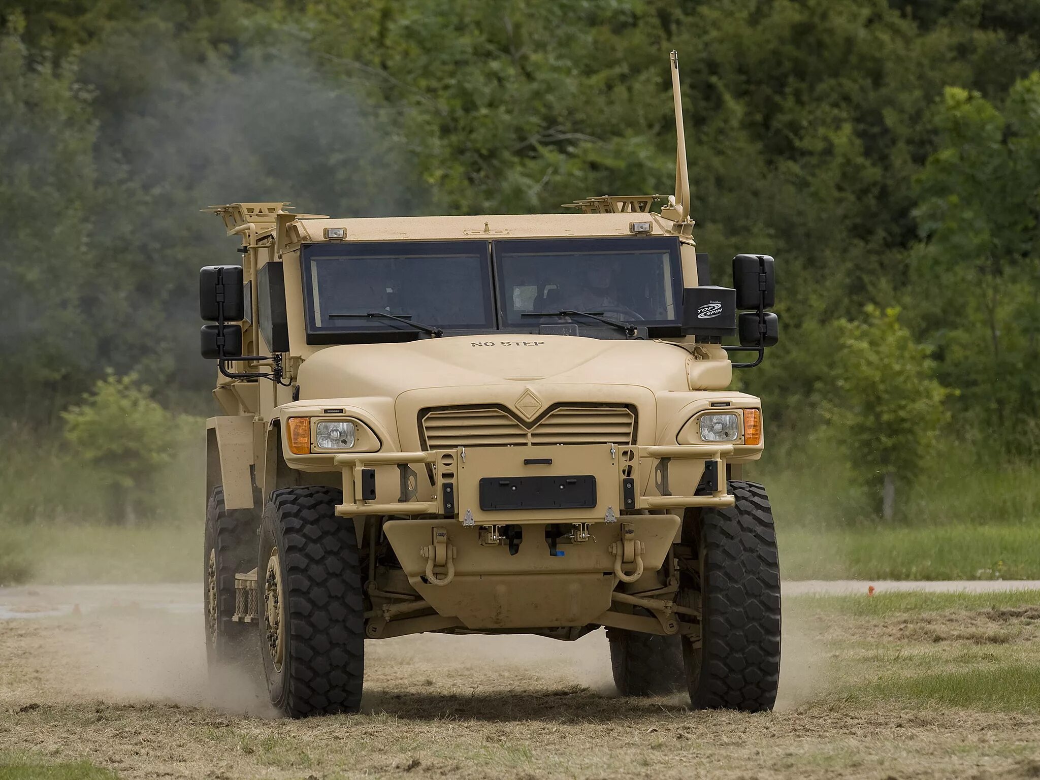 Раллийный внедорожник пежо. Обои land rover defender heritage 2015. Chevrolet van 4x4. Chevrolet astro 1998 4x4. Ленд ровер дефендер 110 2015.