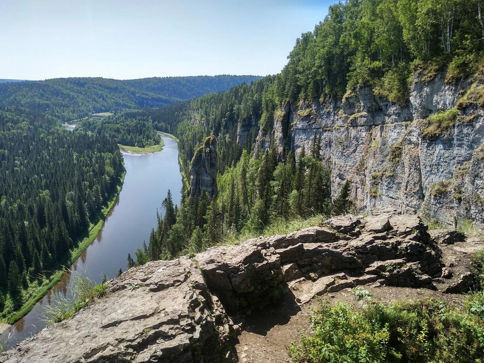 6 пермский край пермь. Каменный город Чусовой. Усьва каменный город Пермский край. Каменный город Чусовой Пермский край. Усьвинские столбы сплав.