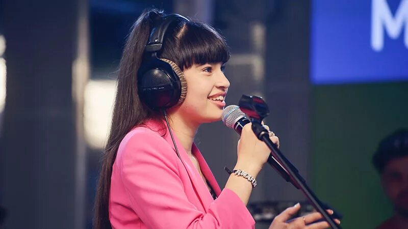 Диана анкудинова ты супер вьюга. Диана анкудинова авторадио. Диана анкудинова в жюри. Диана анкудинова 2023. Я ворона диана анкудинова слушать.