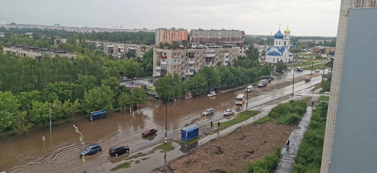 Дзержинск затопило. Дзержинск дождь. Дзержинск 2005. Набережная в Дзержинске Нижегородской области. Дзержинск нижний новгород область