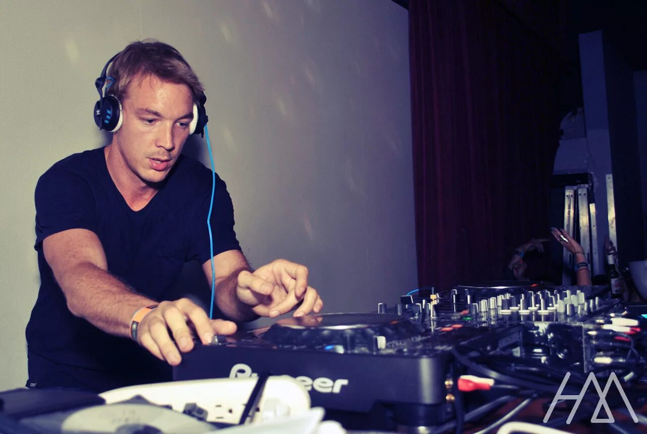 Diplo. Дипло диджей. Диджей США. Вертушка диджея. Дж половина