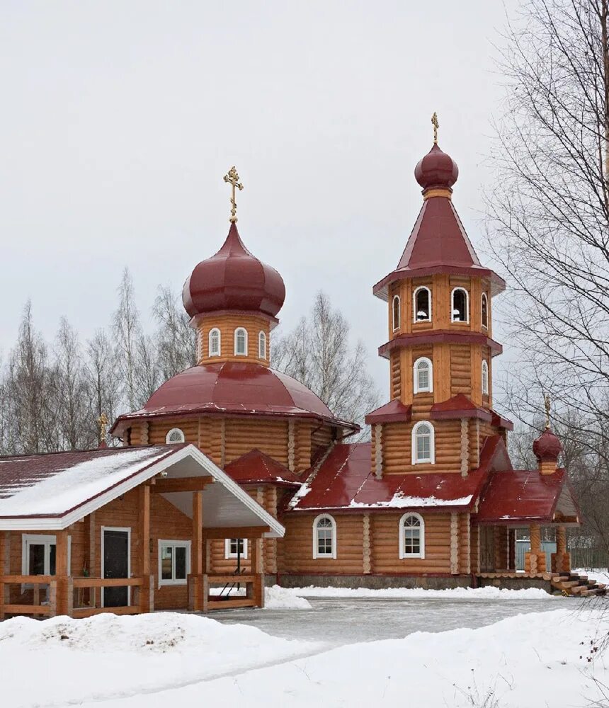 Новгородская область парфинский район деревня. Часовня деревня Налючи Парфинского района. Юрьево Церковь Парфинский район. Парфино деревня Юрьево Церковь. Храм новомучеников Юрьево митрополит Лев.