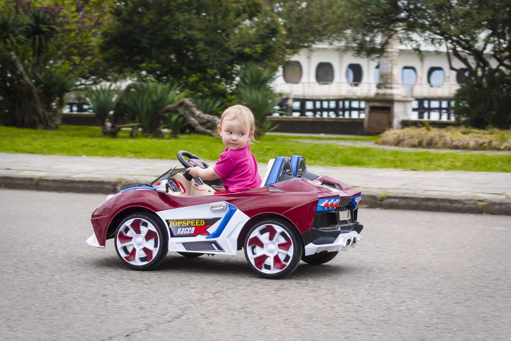 Детские машинки. Машинка peg perego. Кетлер веломобиль детский. Поменьше ездить. Машина для девочек настоящая.