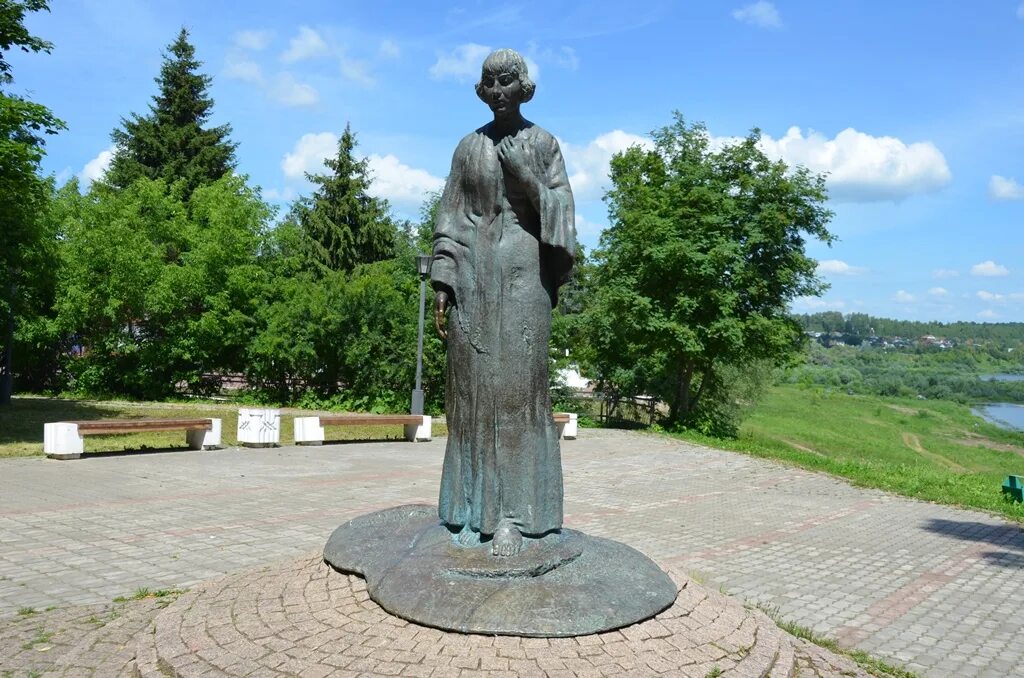 Подольск тарусская. Таруса памятники. Город Таруса памятники. Памятник Цветаевой в Тарусе. Таруса вокзал.