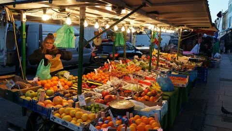 Selling fruit