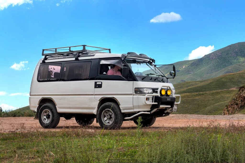 Мицубиси Делика. Mitsubishi Delica 2 поколение. Mitsubishi Delica 1 поколение. Mitsubishi Delica l 300 2.