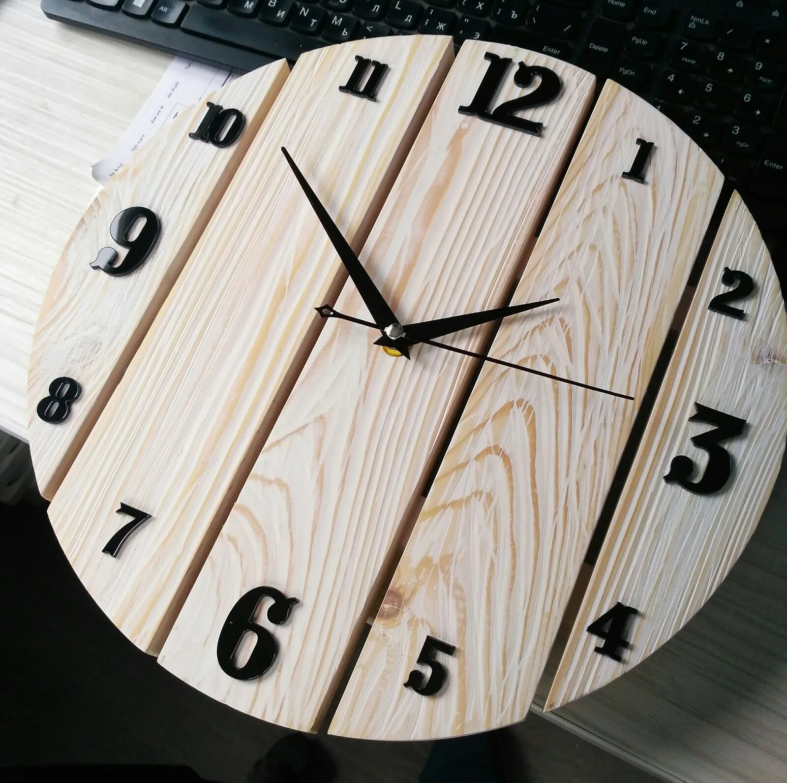 Часы из дерева. Часы своими руками. Часы настенные. Креативные настенные часы из дерева.