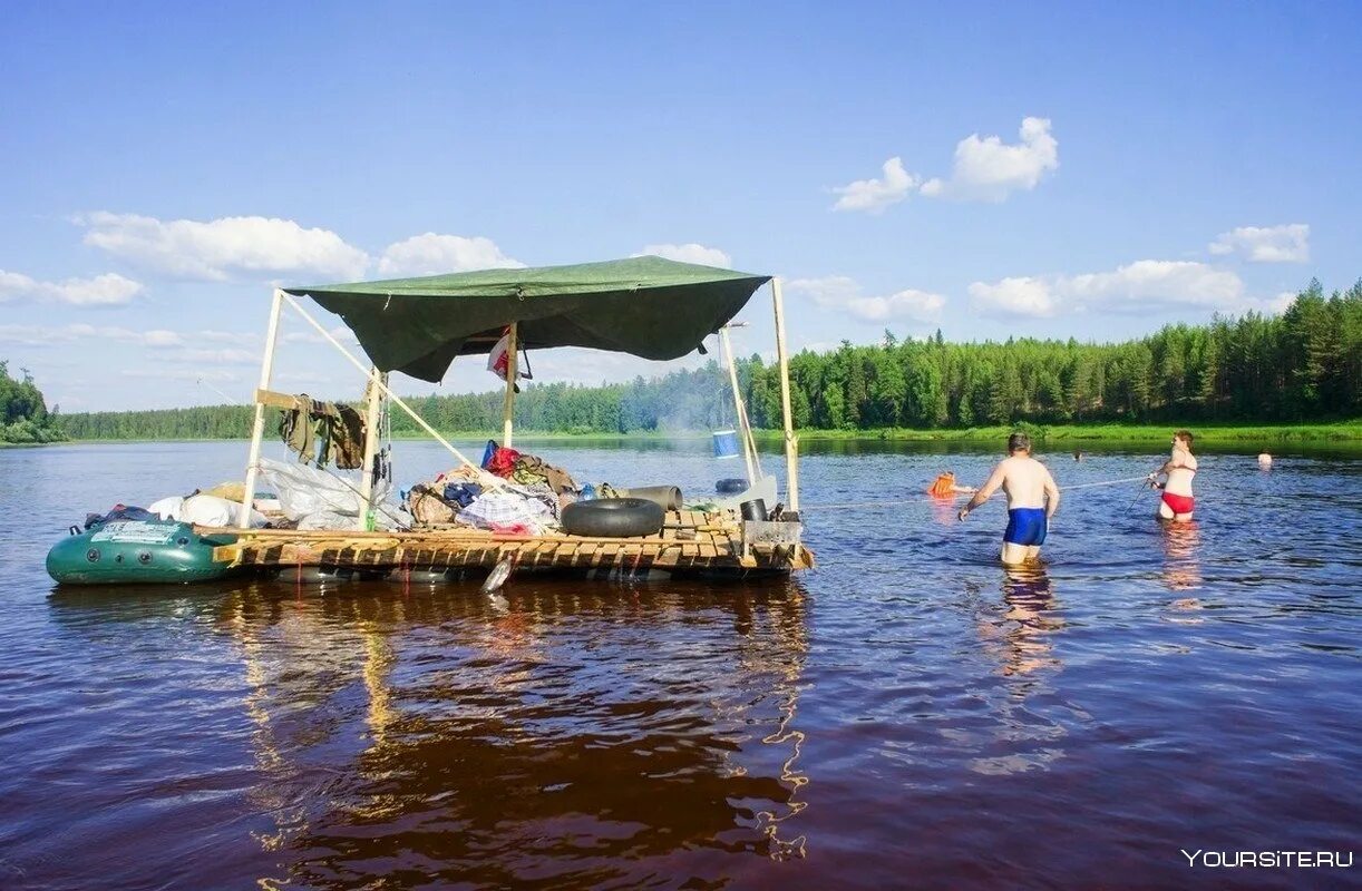 Строить плот. Плот. плот для сплава по реке. плот на реке. плот большой для сплава.