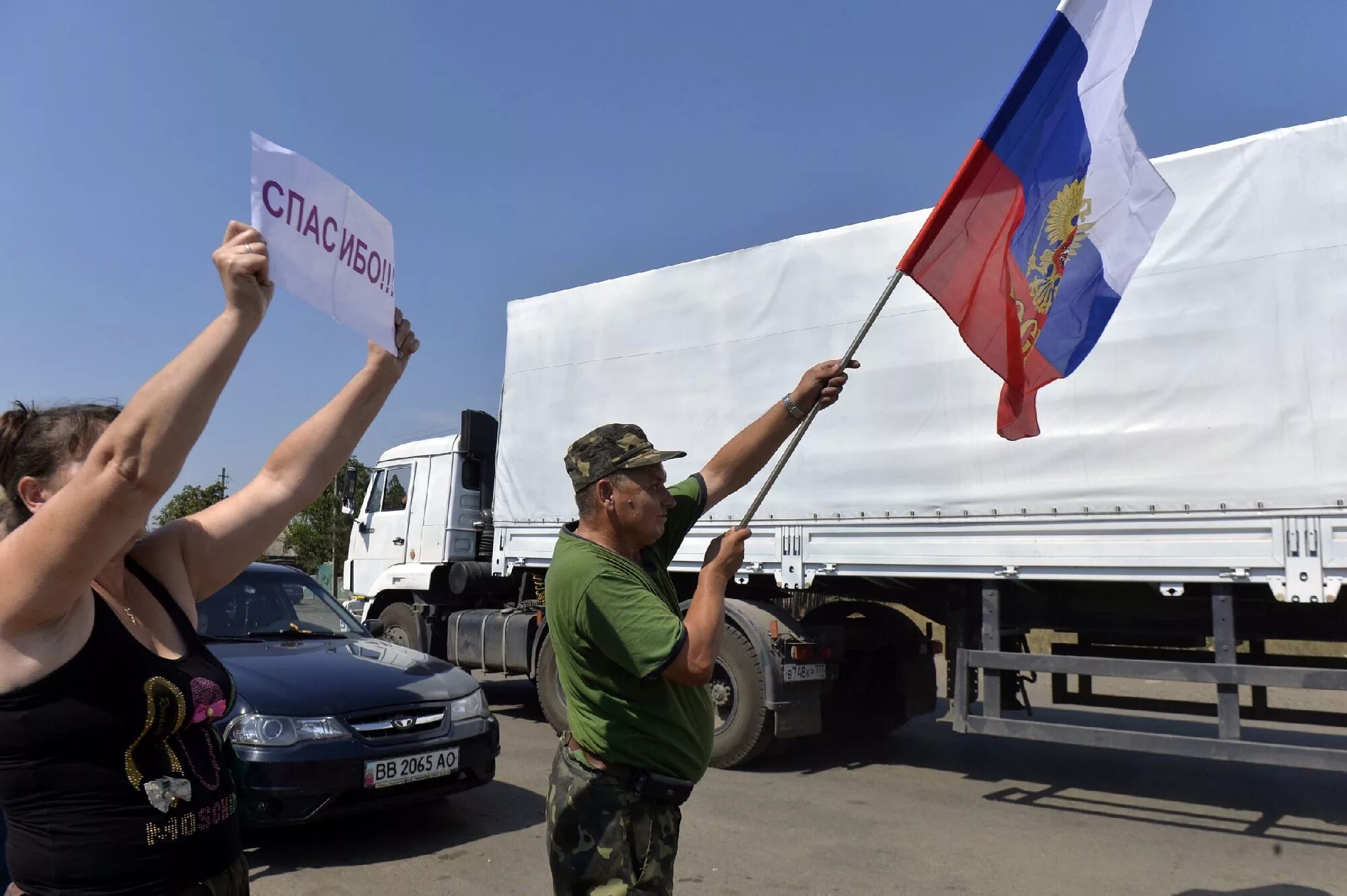 Что будет после помощи украине. Гуманитарная помощь России Украине. Гуманитарный груз на Украину. Гуманитарный конвой на Украину. Поддержка России.