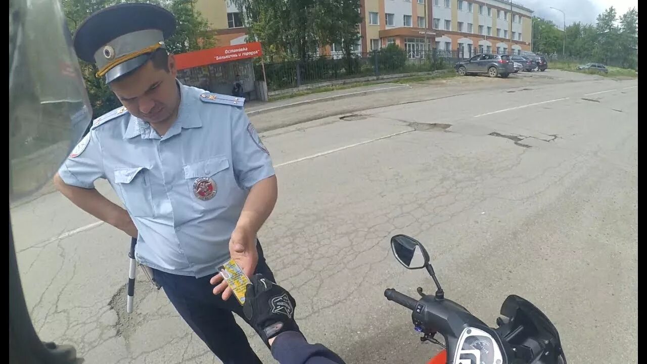 Дпс остановили мопед. Мопед гаишник. Мопед. Дпс и мотоциклисты. Дпс остановили мопед.