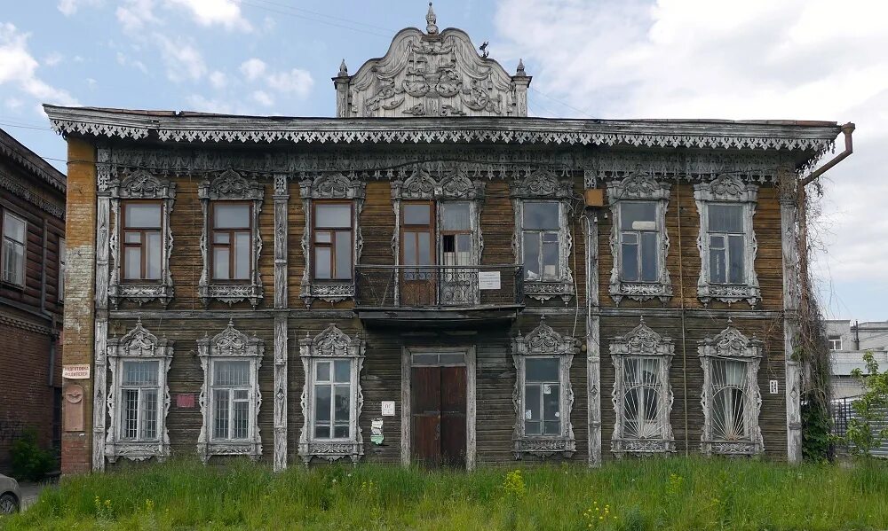 Реставрация в барнауле. Аптека Крюгера Барнаул. Отреставрированные здания в Барнауле. Аптеку Крюгера в Барнауле отреставрировали. Отреставрированное здание аптеки Калининград.