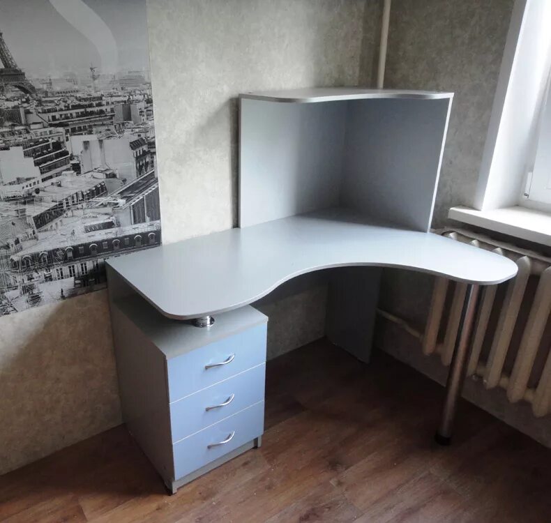 угловой письменный стол. угловая столешница для компьютерного стола. стол школьный угловой. угловой компьютерный стол.