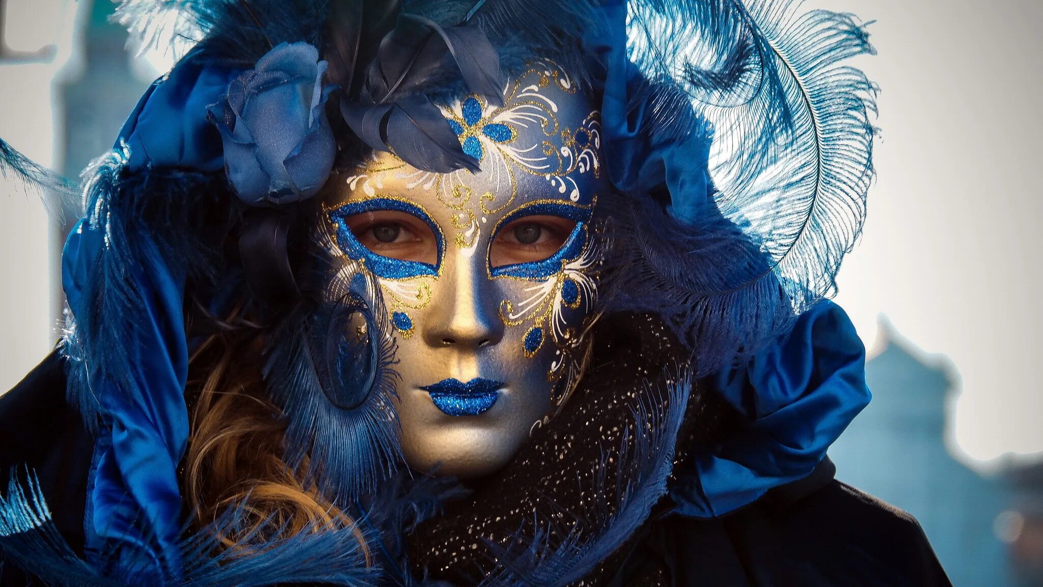 Самая красивая маска. Венецианский карнавал Коломбина. Маска Венеция для карнавала. Педролино Венецианский карнавал. Девушка в венецианском стиле.