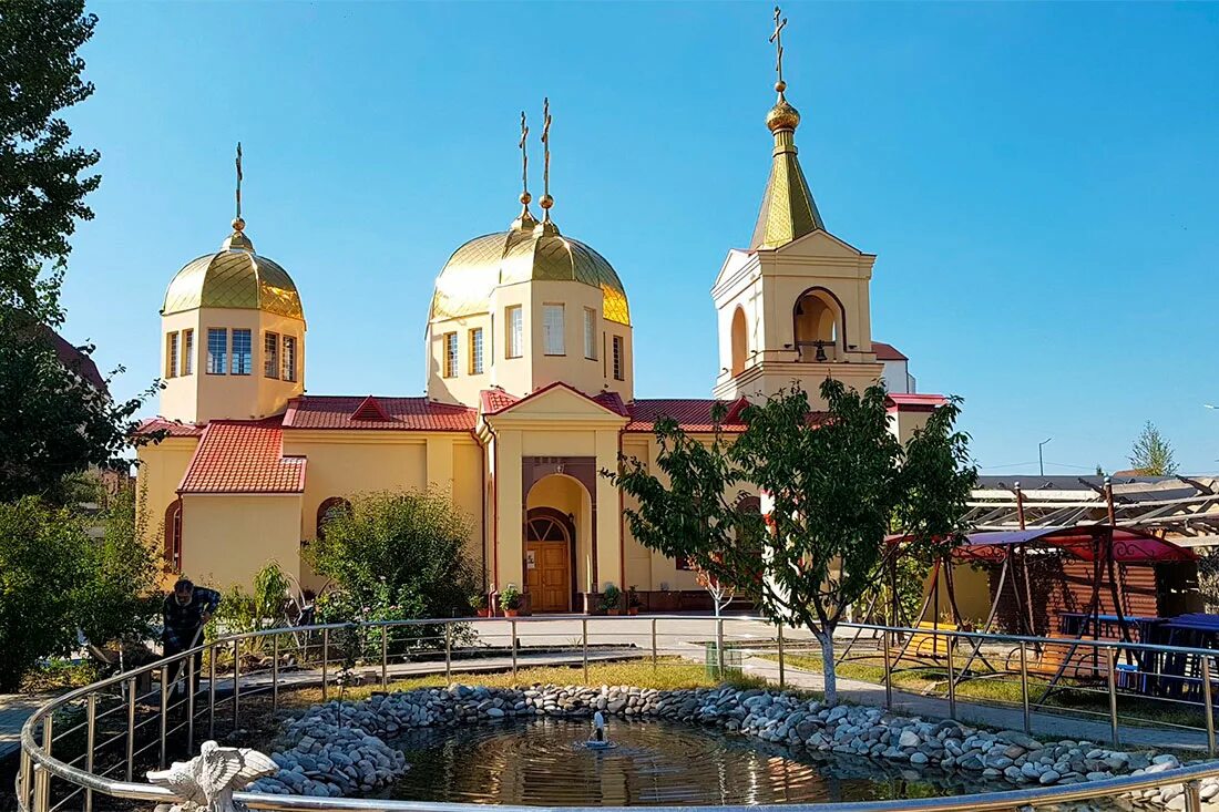 Храм архистратига божия. Храм михаила архангела (грозный). церковь архангела михаила в грозном. город грозный храм архангела михаила. храм михаила архангела чечни в грозном.