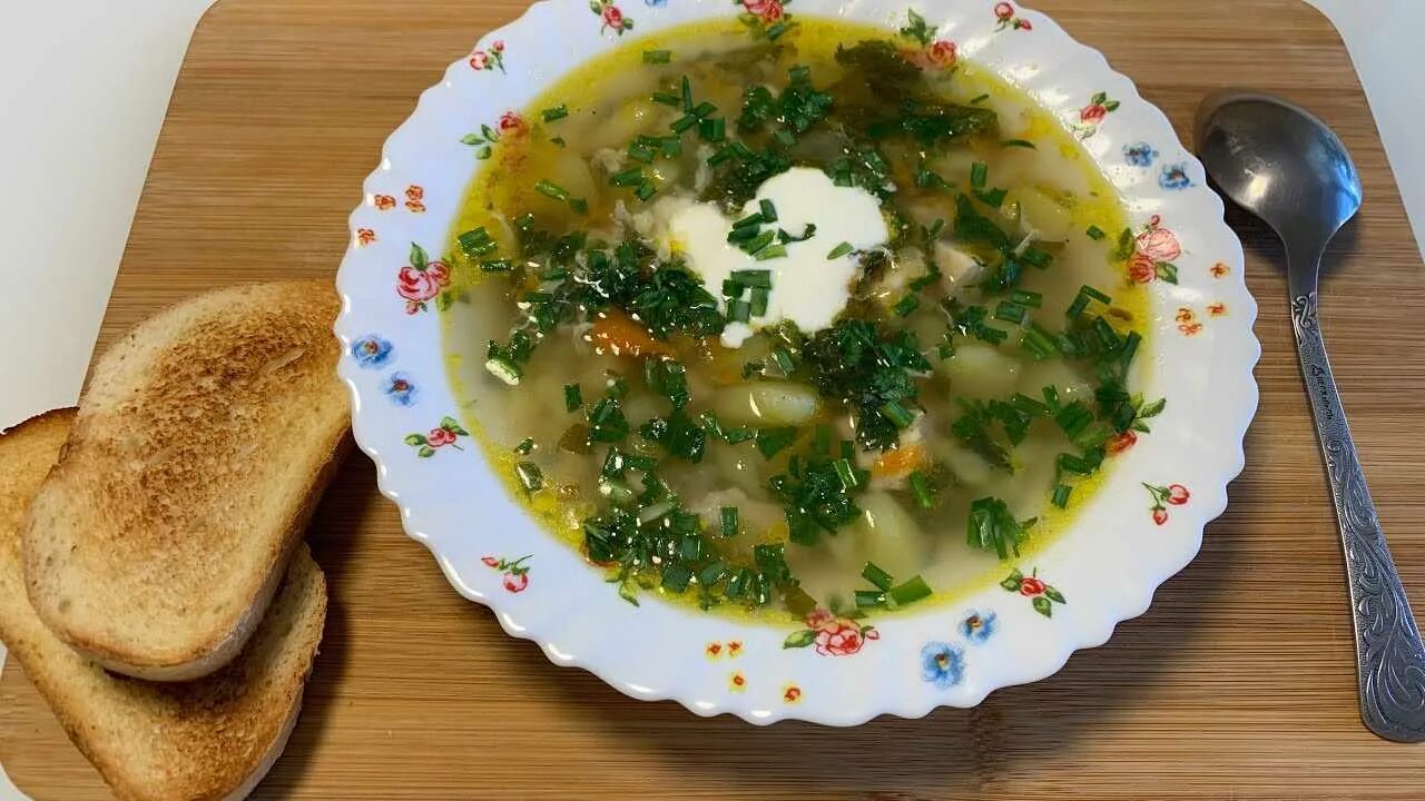 Суп с крапивой и яйцом рецепт. Суп щавелевокрапивный. Щавельно Крапивный суп. Крапивный суп с яйцом. Щи с крапивой.