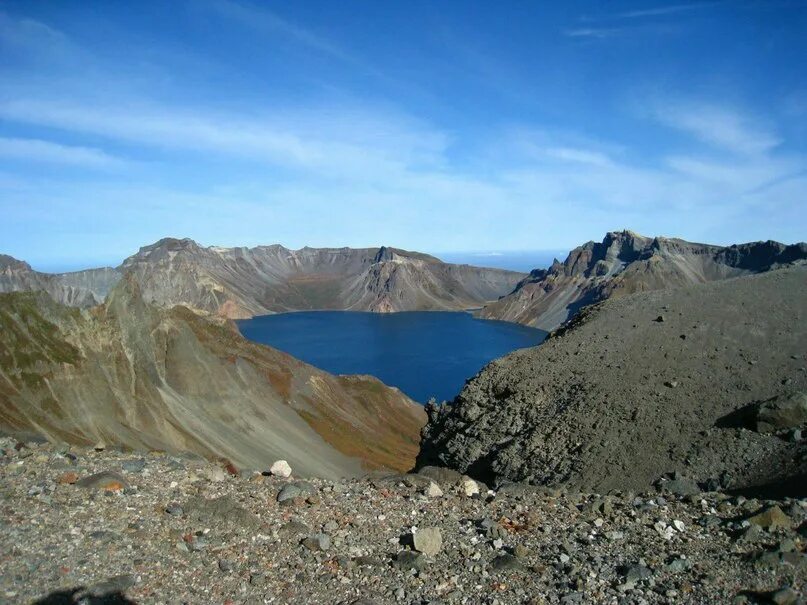 пэктусан картина. гора пэктусан кндр. гора пэктусан северная корея. гора пэктусан северная корея. вулкан чанбайшань.