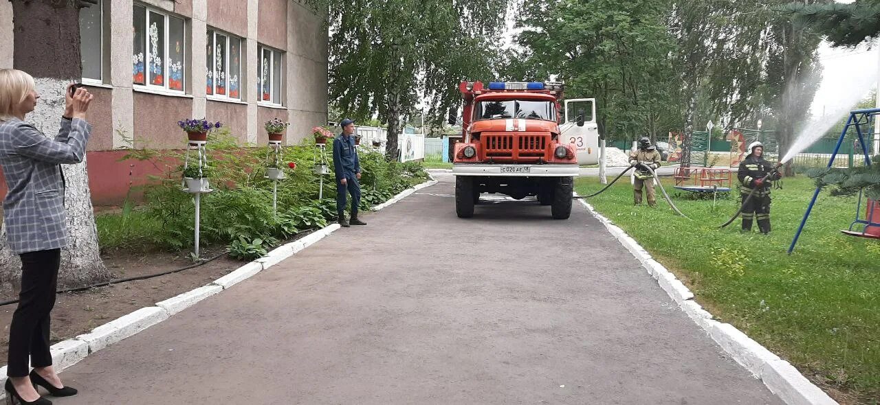 Боринское логотип. Боринское светлое. Боринское логотип. Кафе на савинском повороте. Бюджетники идут головаьь.