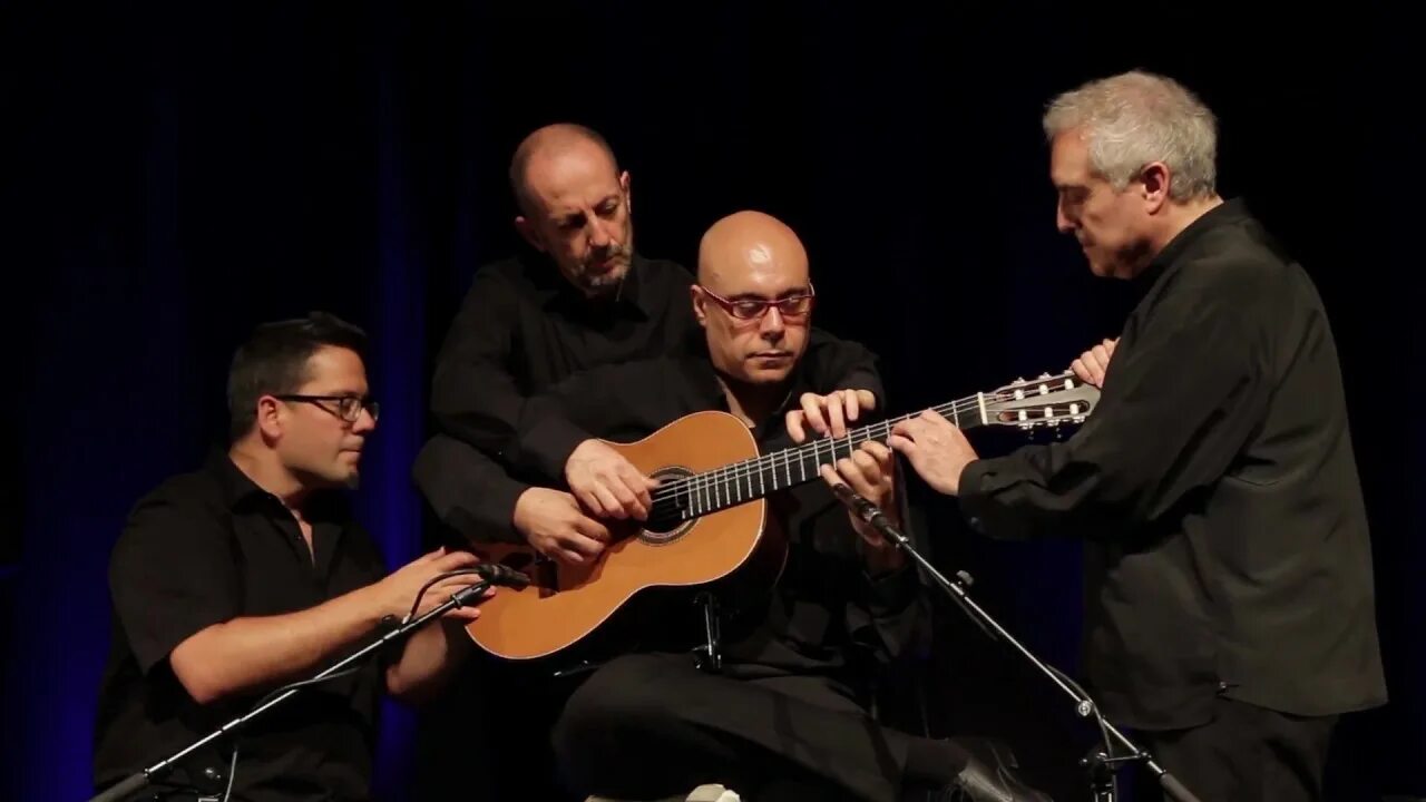 Трио гитар. Барселонское гитарное трио. Барселона гитар трио. Barcelona Guitar Trio. Барселона гитара фламенко.