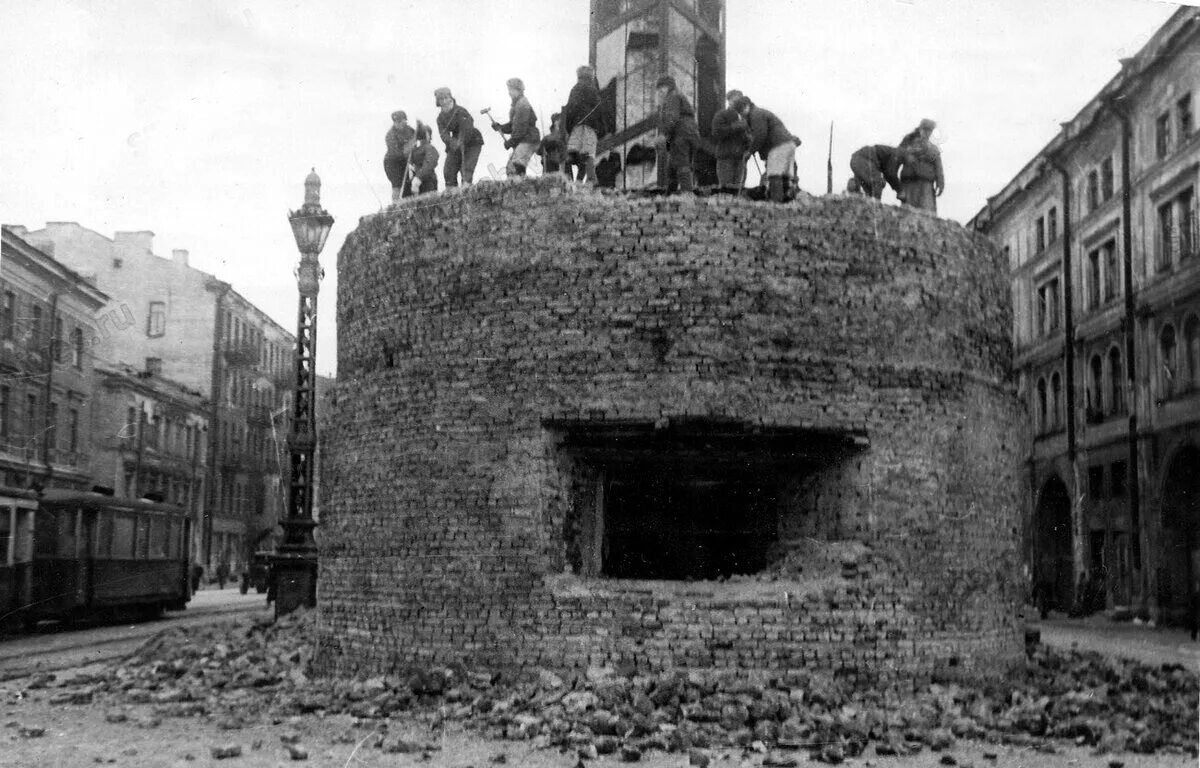 Блокада 1945. Московский проспект Ленинграда 1941. Площадь восстание в блокаду Ленинграда. Лиговский проспект в Ленинграде в 1941-1945. Доты и дзоты блокадного Ленинграда что это.