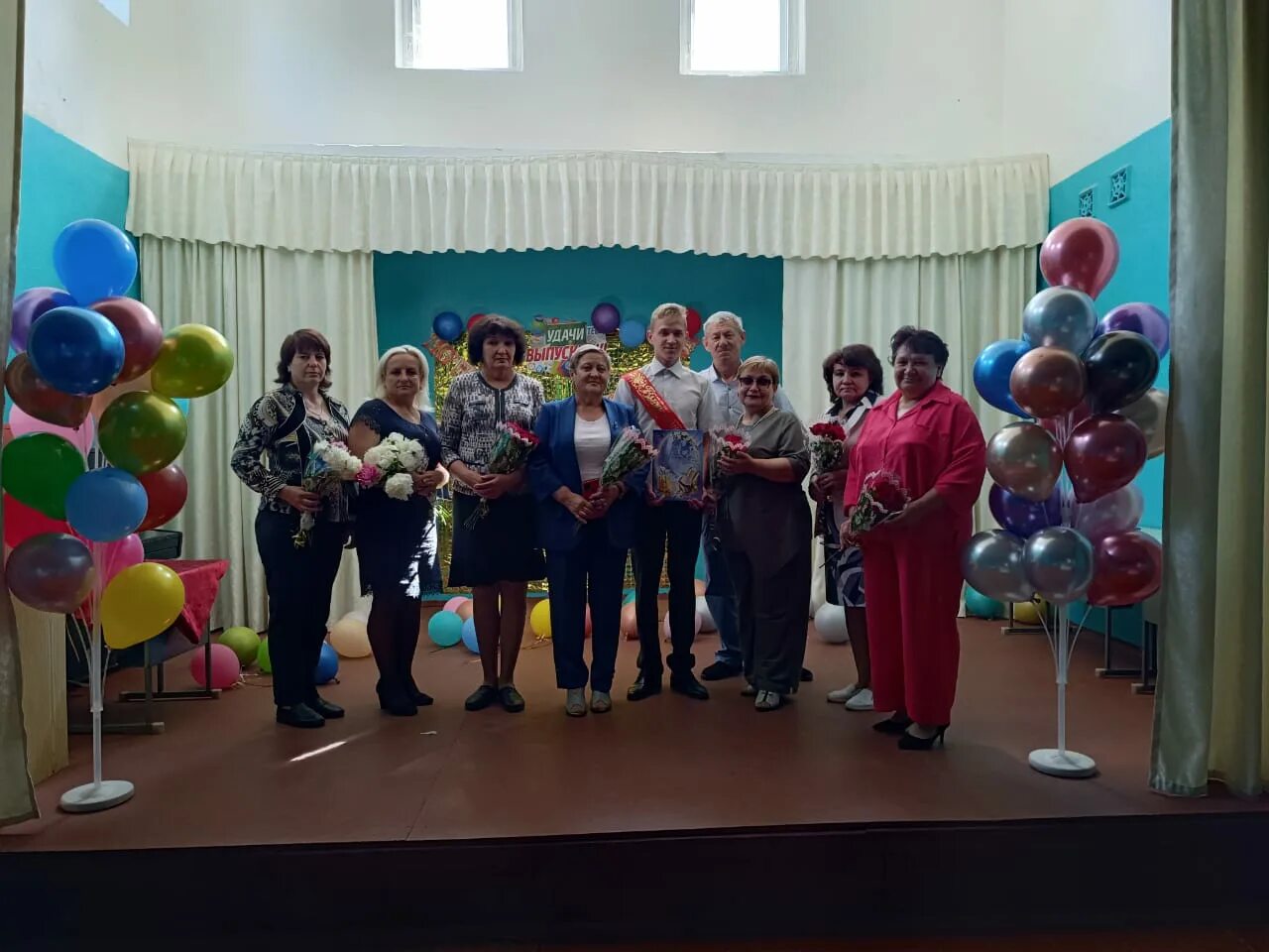 девятиклассники выпускной. выпускной в школе. выпускники школы 2023. фотосессия выпускников. выпускники школы 2023.