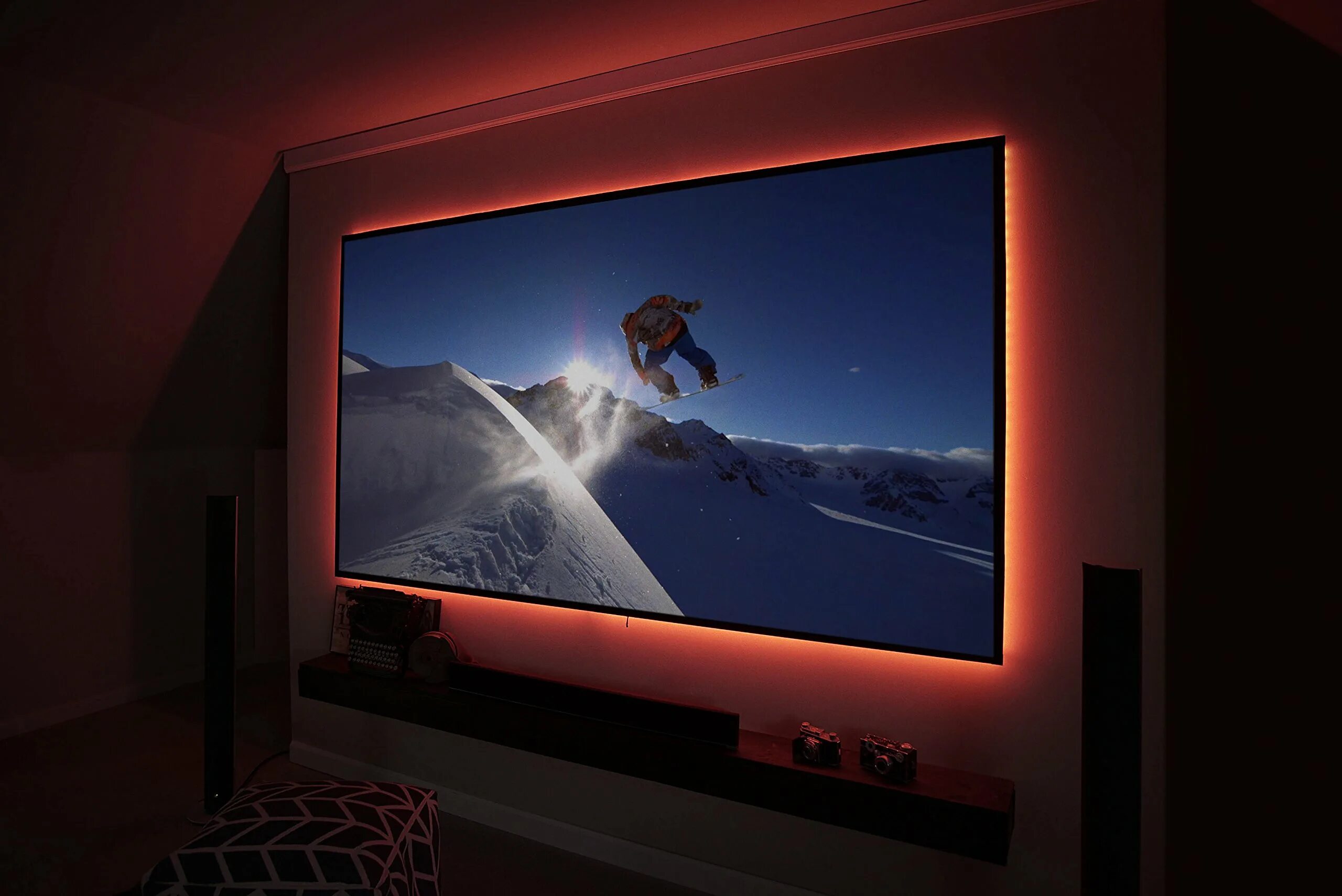 Прослеживаемые мониторы. Elite Screens ar100wh2. Philips Ambilight. Экран для проектора. Проектор 16.9.