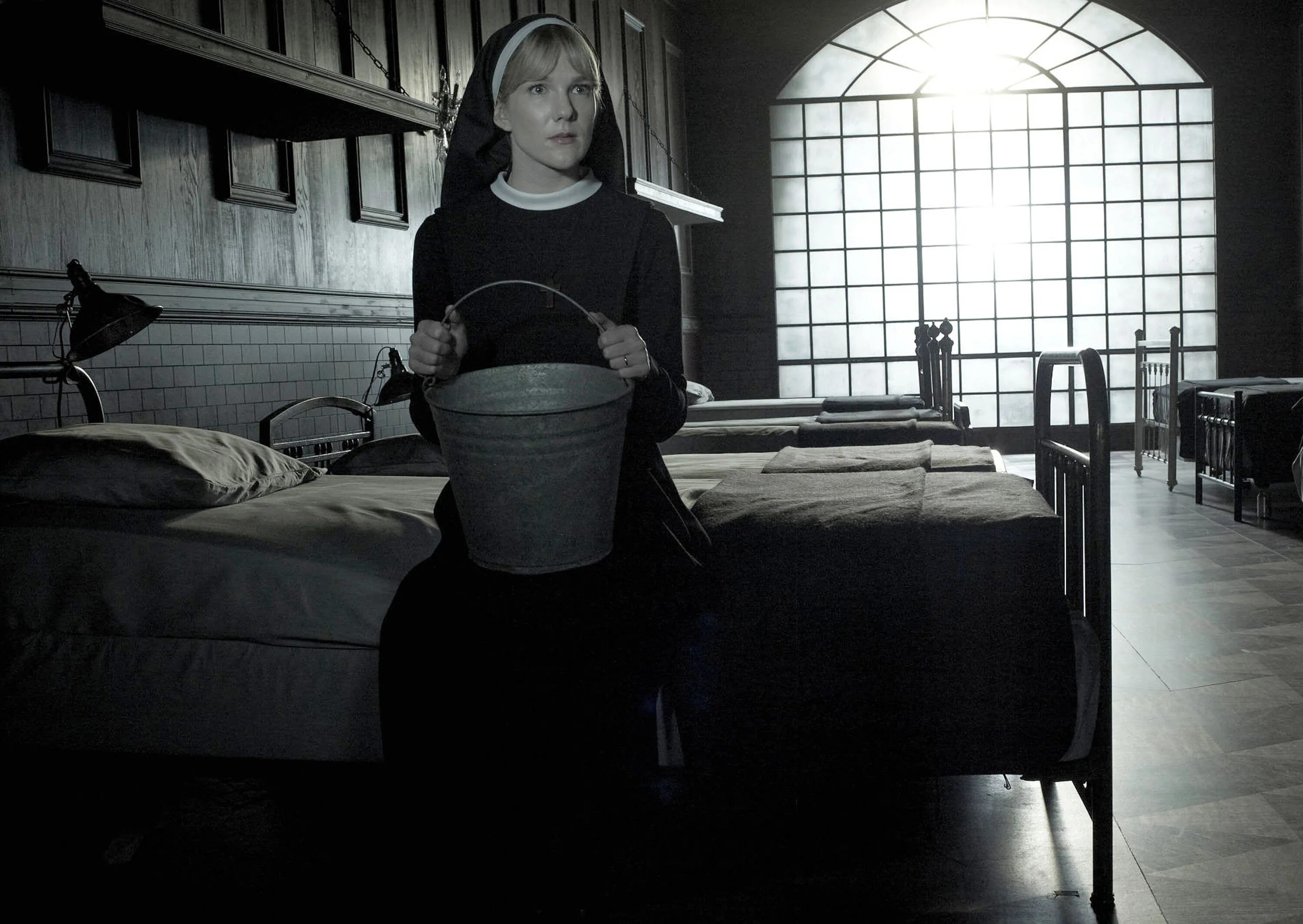 Аиу 5 сезон отель. Кэти бейтс американская история ужасов. Американская история ужасов american horror story. Бенджамин рихтер аиу. Американская история ужасов american horror story.