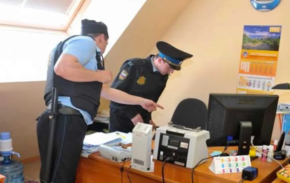 Осмотр помещения полицией